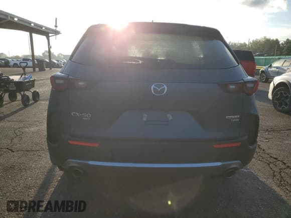 ✅ 2023 Mazda CX-50 Premium • VIN: 7MMVABDYXPN131982 • Лот: 70711675. Опубликован ранее на Copart с пробегом 28 137 миль. Бесплатный доступ к архиву аукционных продаж из США и подробный отчёт об истории автомобиля на DreamBid. Изображение 6.