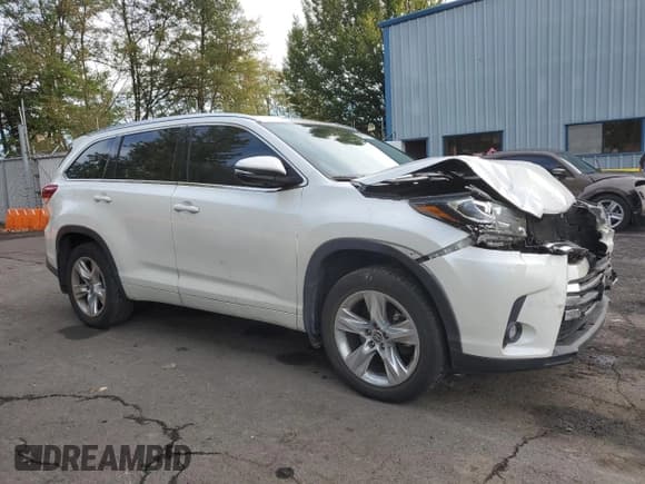 ✅ 2019 Toyota Highlander Limited Platinum • VIN: 5TDDZRFHXKS942047 • Lot: 84582795. Listed on Copart with 64,766 mi. Free auction sales archive from the USA and detailed vehicle history report at DreamBid. Image 4.