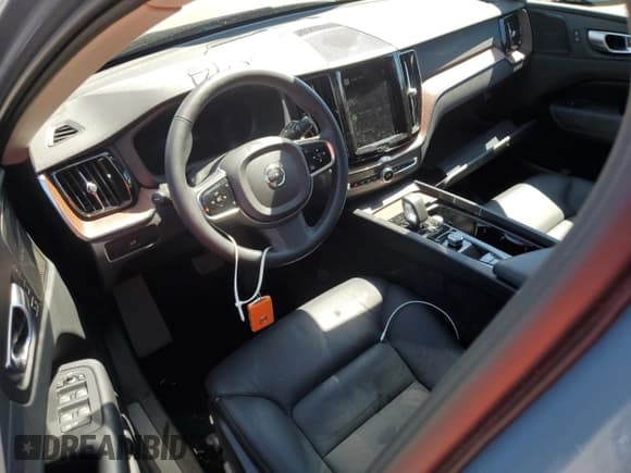 ✅ 2024 Volvo XC60 Plus Dark Theme • VIN: YV4L12RL5R1767818 • Lot: 65193925. Wystawiony na Copart z przebiegiem 14 605 mil. Bezpłatny archiwum sprzedaży aukcyjnych z USA i szczegółowy raport historii pojazdu na DreamBid. Zdjęcie 8.