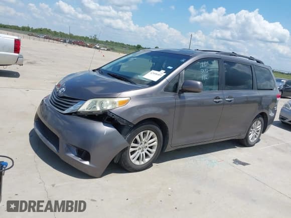 ✅ 2012 Toyota Sienna XLE AAS • VIN: 5TDYK3DCXCS263181 • Lot: 42958403. Listed on IAAI with 224,960 mi. Free auction sales archive from the USA and detailed vehicle history report at DreamBid. Image 17.