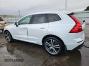 ✅ 2018 Volvo XC60 Momentum • VIN: LYV102RK6JB121771 • Lot: 87472205. Wystawiony na Copart z przebiegiem 117 950 mil. Bezpłatny archiwum sprzedaży aukcyjnych z USA i szczegółowy raport historii pojazdu na DreamBid. Zdjęcie 2.