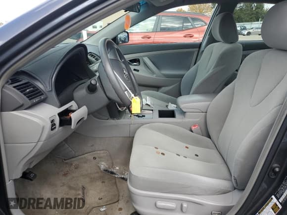 ✅ 2009 Toyota Camry LE • VIN: 4T1BE46K19U342360 • Лот: 90951445. Опубликован ранее на Copart с пробегом 91 125 миль. Бесплатный доступ к архиву аукционных продаж из США и подробный отчёт об истории автомобиля на DreamBid. Изображение 7.