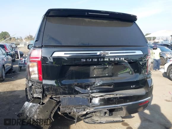 ✅ 2021 Chevrolet Suburban LT • VIN: 1GNSKCKDXMR319645 • Lot: 41462563. Wystawiony na IAAI z przebiegiem 50 125 mil. Bezpłatny archiwum sprzedaży aukcyjnych z USA i szczegółowy raport historii pojazdu na DreamBid. Zdjęcie 16.