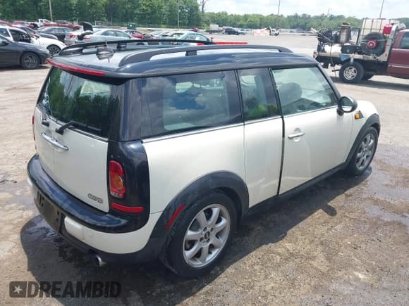 ✅ 2009 MINI Clubman • VIN: WMWML335X9TX33604 • Lot: 42729713. Wystawiony na IAAI z przebiegiem 82 673 mil. Bezpłatny archiwum sprzedaży aukcyjnych z USA i szczegółowy raport historii pojazdu na DreamBid. Zdjęcie 4.