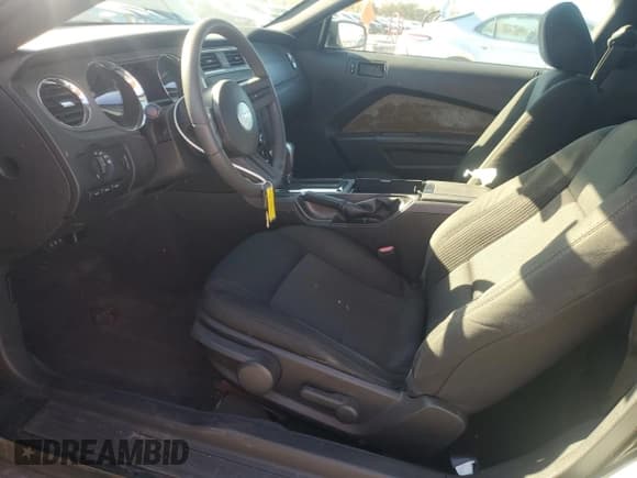 ✅ 2011 Ford Mustang GT Premium • VIN: 1ZVBP8CFXB5130728 • Лот: 91197345. Опубликован ранее на Copart с пробегом 75 737 миль. Бесплатный доступ к архиву аукционных продаж из США и подробный отчёт об истории автомобиля на DreamBid. Изображение 7.