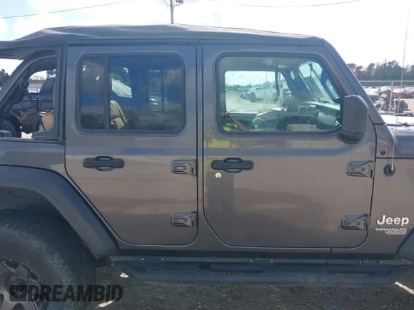 ✅ 2021 Jeep Wrangler Unlimited Sport S • VIN: 1C4HJXDNXMW610618 • Лот: 41127373. Опубликован ранее на IAAI с пробегом 60 264 миль. Бесплатный доступ к архиву аукционных продаж из США и подробный отчёт об истории автомобиля на DreamBid. Изображение 13.