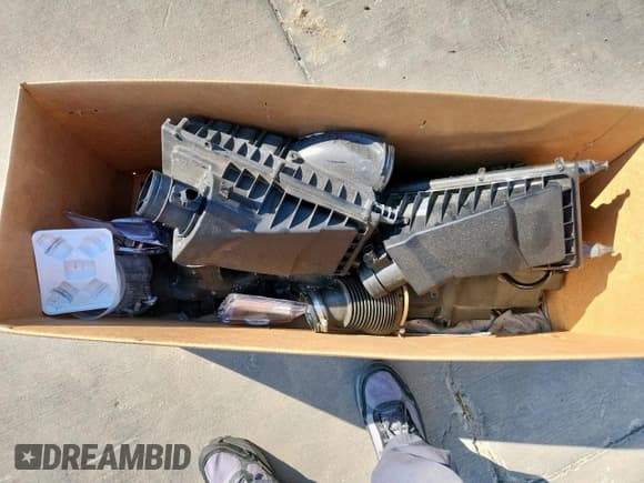 ✅ 2018 Land Rover Range Rover HSE • VIN: SALGS2SV2JA385238 • Lot: 86471715. Wystawiony na Copart z przebiegiem 70 286 mil. Bezpłatny archiwum sprzedaży aukcyjnych z USA i szczegółowy raport historii pojazdu na DreamBid. Zdjęcie 12.