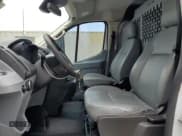 ✅ 2017 Ford Transit • VIN: 1FTYR1ZM8HKB15191 • Lot: 67153555. Wystawiony na Copart z przebiegiem 227 301 mil. Bezpłatny archiwum sprzedaży aukcyjnych z USA i szczegółowy raport historii pojazdu na DreamBid. Zdjęcie 7.