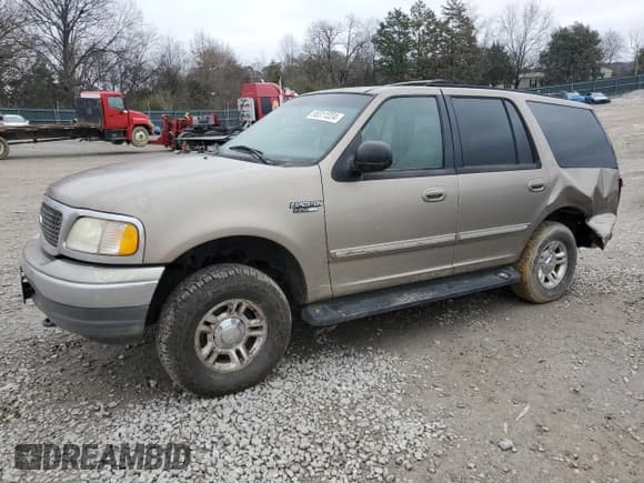✅ 2001 Ford Expedition XLT • VIN: 1FMRU16W61LB48288 • Лот: 85311224. Опубликован ранее на Copart с пробегом 222 207 миль. Бесплатный доступ к архиву аукционных продаж из США и подробный отчёт об истории автомобиля на DreamBid. Изображение 1.