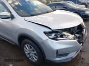 ✅ 2019 Nissan Rogue S • VIN: 5N1AT2MV8KC840084 • Lot: 43768746. Wystawiony na IAAI z przebiegiem 112 183 mil. Bezpłatny archiwum sprzedaży aukcyjnych z USA i szczegółowy raport historii pojazdu na DreamBid. Zdjęcie 17.