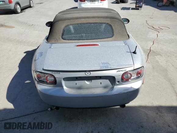 ✅ 2007 Mazda MX-5 Miata Sport • VIN: JM1NC25F470128936 • Лот: 45424585. Опубликован ранее на Copart с пробегом 123 910 миль. Бесплатный доступ к архиву аукционных продаж из США и подробный отчёт об истории автомобиля на DreamBid. Изображение 10.