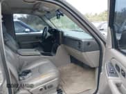 ✅ 2004 Chevrolet Suburban LS • VIN: 3GNEC16Z64G300451 • Лот: 41316787. Опубликован ранее на IAAI с пробегом 255 886 миль. Бесплатный доступ к архиву аукционных продаж из США и подробный отчёт об истории автомобиля на DreamBid. Изображение 5.