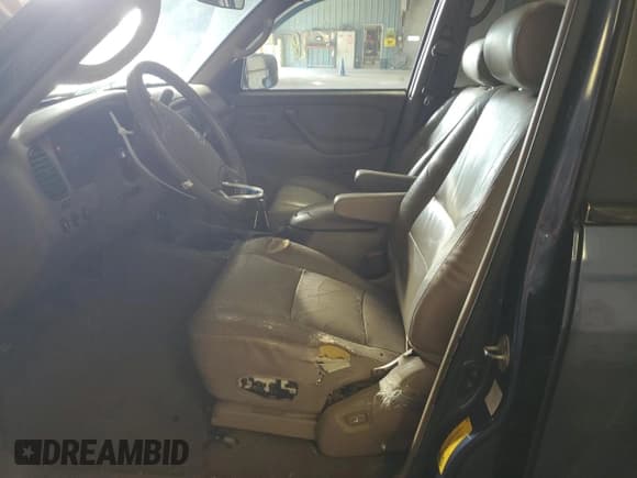 ✅ 2004 Toyota Sequoia SR5 • VIN: 5TDBT44A44S215247 • Lot: 92609915. Listed on Copart with 357,000 mi. Free auction sales archive from the USA and detailed vehicle history report at DreamBid. Image 7.