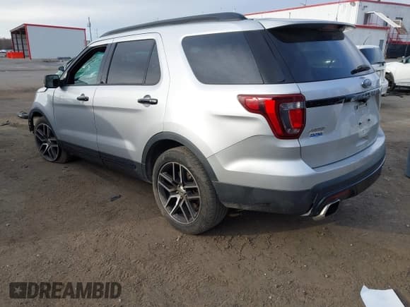 ✅ 2017 Ford Explorer Sport • VIN: 1FM5K8GT9HGA67449 • Lot: 43639519. Wystawiony na IAAI z przebiegiem Nie podano. Bezpłatny archiwum sprzedaży aukcyjnych z USA i szczegółowy raport historii pojazdu na DreamBid. Zdjęcie 3.