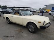✅ 1980 FIAT 124 Spider • VIN: 124CS000165091 • Lot: 72478654. Wystawiony na Copart z przebiegiem 10 397 mil. Bezpłatny archiwum sprzedaży aukcyjnych z USA i szczegółowy raport historii pojazdu na DreamBid. Zdjęcie 4.