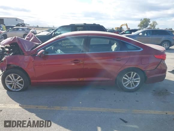 ✅ 2015 Hyundai Sonata SE • VIN: 5NPE24AF7FH183631 • Lot: 43378881. Listed on IAAI with 118,541 mi. Free auction sales archive from the USA and detailed vehicle history report at DreamBid. Image 14.