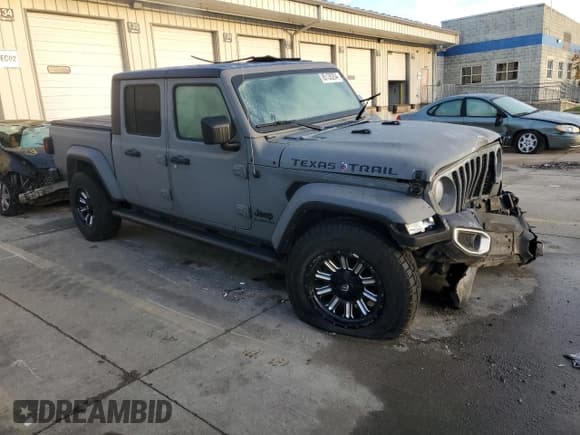 ✅ 2022 Jeep Gladiator Willys • VIN: 1C6HJTAG8NL107002 • Lot: 85138204. Wystawiony na Copart z przebiegiem 69 166 mil. Bezpłatny archiwum sprzedaży aukcyjnych z USA i szczegółowy raport historii pojazdu na DreamBid. Zdjęcie 4.