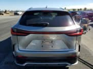 ✅ 2024 Lexus NX 350 F Sport • VIN: 2T2KGCEZ8RC042847 • Lot: 82728155. Wystawiony na Copart z przebiegiem 30 673 mil. Bezpłatny archiwum sprzedaży aukcyjnych z USA i szczegółowy raport historii pojazdu na DreamBid. Zdjęcie 6.