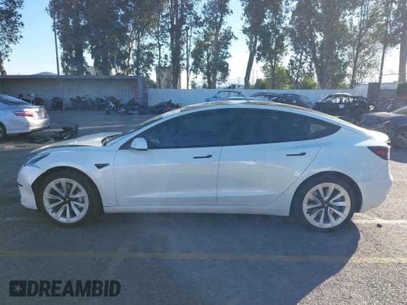 ✅ 2022 Tesla Model 3 Long Range • VIN: 5YJ3E1EB6NF321855 • Lot: 43845061. Wystawiony na IAAI z przebiegiem 40 178 mil. Bezpłatny archiwum sprzedaży aukcyjnych z USA i szczegółowy raport historii pojazdu na DreamBid. Zdjęcie 14.