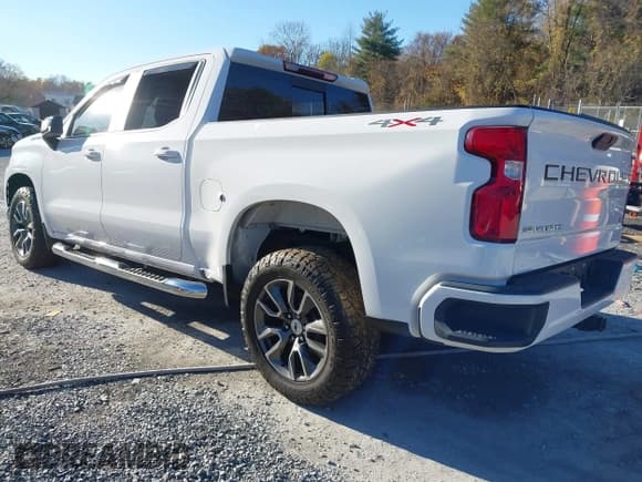 ✅ 2019 Chevrolet Silverado 1500 RST • VIN: 3GCUYEED7KG215036 • Lot: 43586523. Wystawiony na IAAI z przebiegiem 59 014 mil. Bezpłatny archiwum sprzedaży aukcyjnych z USA i szczegółowy raport historii pojazdu na DreamBid. Zdjęcie 3.