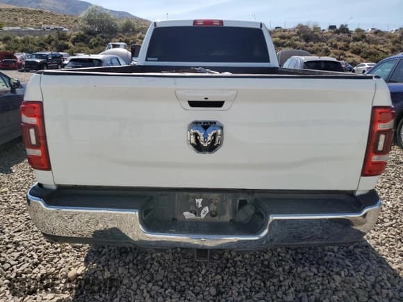 ✅ 2022 Ram 2500 Big Horn • VIN: 3C6UR5JL0NG271552 • Lot: 61086084. Wystawiony na Copart z przebiegiem Nie podano. Bezpłatny archiwum sprzedaży aukcyjnych z USA i szczegółowy raport historii pojazdu na DreamBid. Zdjęcie 6.