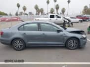 ✅ 2018 Volkswagen Jetta SE • VIN: 3VWDB7AJ1JM249415 • Lot: 43810974. Wystawiony na IAAI z przebiegiem 97 833 mil. Bezpłatny archiwum sprzedaży aukcyjnych z USA i szczegółowy raport historii pojazdu na DreamBid. Zdjęcie 13.
