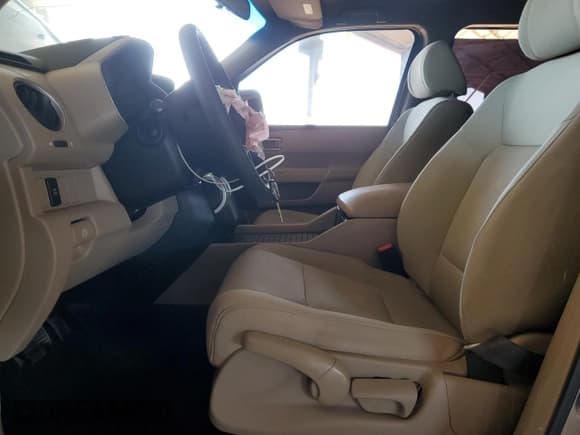 ✅ 2010 Honda Pilot LX • VIN: 5FNYF4H29AB018689 • Lot: 50650235. Listed on Copart with 205,471 mi. Free auction sales archive from the USA and detailed vehicle history report at DreamBid. Image 7.