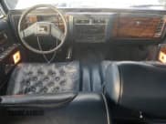 ✅ 1988 Cadillac Brougham • VIN: 1G6DW51Y1JR761749 • Lot: 80371494. Wystawiony na Copart z przebiegiem 1 271 mil. Bezpłatny archiwum sprzedaży aukcyjnych z USA i szczegółowy raport historii pojazdu na DreamBid. Zdjęcie 8.