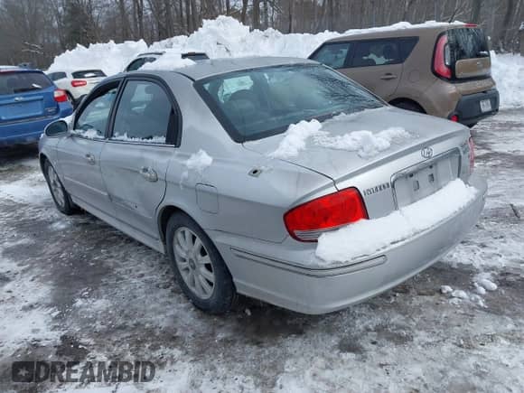 2004 Hyundai Sonata GLS z VIN KMHWF35H54A993497, wystawiony jako IAAI lot #41514677 z przebiegiem 45 330 mil mil oraz . Historia ofert i sprzedaży dostępna na DreamBid. Obrazek 3.