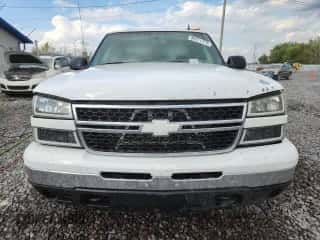 2007 Chevrolet Silverado 1500 LT1 z VIN 2GCEK13Z671182432, wystawiony jako Copart lot #85371375 z przebiegiem 227 912 mil mil oraz Szkoda całkowita • Salvage title. Historia ofert i sprzedaży dostępna na DreamBid. Obrazek 5.