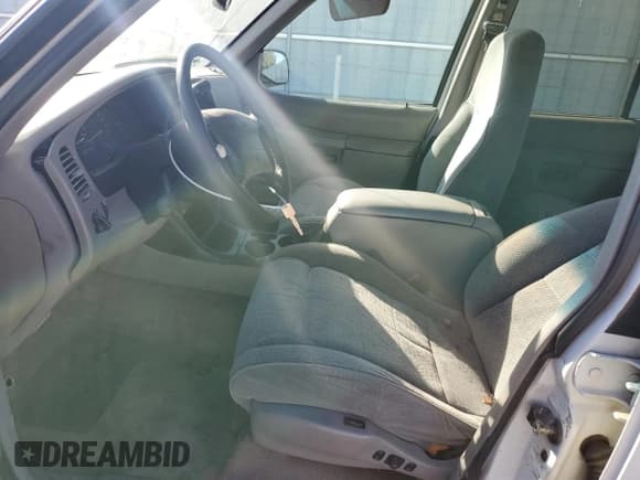 ✅ 1997 Ford Explorer XLT • VIN: 1FMDU32P8VZC08904 • Lot: 78166244. Listed on Copart with 232,404 mi. Free auction sales archive from the USA and detailed vehicle history report at DreamBid. Image 7.