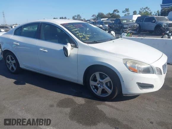 ✅ 2012 Volvo S60 T5 • VIN: YV1622FSXC2081732 • Lot: 43127850. Wystawiony na IAAI z przebiegiem 152 186 mil. Bezpłatny archiwum sprzedaży aukcyjnych z USA i szczegółowy raport historii pojazdu na DreamBid. Zdjęcie 1.