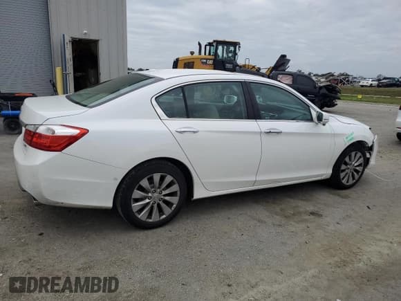 ✅ 2015 Honda Accord EX-L • VIN: 1HGCR3F8XFA030676 • Lot: 93346795. Wystawiony na Copart z przebiegiem 226 124 mil. Bezpłatny archiwum sprzedaży aukcyjnych z USA i szczegółowy raport historii pojazdu na DreamBid. Zdjęcie 3.