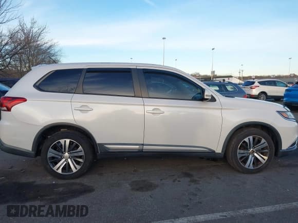 ✅ 2016 Mitsubishi Outlander SE • VIN: JA4AZ3A30GZ017241 • Lot: 43793005. Wystawiony na IAAI z przebiegiem 113 310 mil. Bezpłatny archiwum sprzedaży aukcyjnych z USA i szczegółowy raport historii pojazdu na DreamBid. Zdjęcie 13.