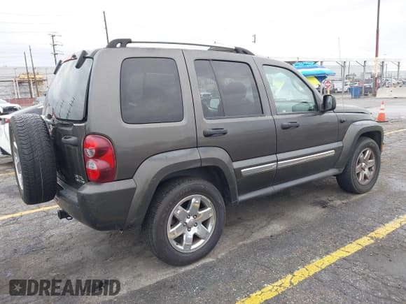 ✅ 2006 Jeep Liberty Limited • VIN: 1J4GL58K16W258391 • Lot: 43709724. Wystawiony na IAAI z przebiegiem 93 661 mil. Bezpłatny archiwum sprzedaży aukcyjnych z USA i szczegółowy raport historii pojazdu na DreamBid. Zdjęcie 4.