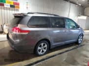 ✅ 2013 Toyota Sienna LE • VIN: 5TDKK3DC8DS378059 • Lot: 92311175. Wystawiony na Copart z przebiegiem 242 192 mil. Bezpłatny archiwum sprzedaży aukcyjnych z USA i szczegółowy raport historii pojazdu na DreamBid. Zdjęcie 3.