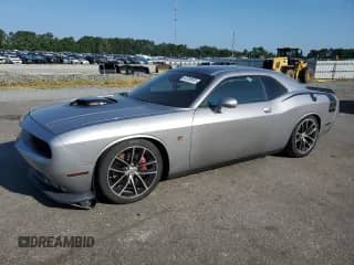 2016 Dodge Challenger 392 Hemi Scat Pack Shaker z VIN 2C3CDZFJ8GH240428, wystawiony jako Copart lot #65789505 z przebiegiem 68 648 mil mil oraz Szkoda całkowita • Salvage title. Historia ofert i sprzedaży dostępna na DreamBid. Obrazek 1.
