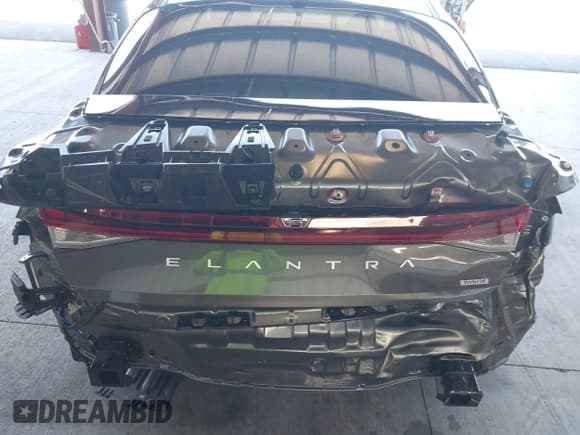 ✅ 2025 Hyundai Elantra Limited • VIN: KMHLN4DJ3SU133402 • Лот: 43040763. Опубликован ранее на IAAI с пробегом 1 677 миль. Бесплатный доступ к архиву аукционных продаж из США и подробный отчёт об истории автомобиля на DreamBid. Изображение 6.