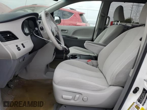 ✅ 2014 Toyota Sienna LE AAS • VIN: 5TDKK3DC6ES419869 • Lot: 86279295. Wystawiony na Copart z przebiegiem 86 406 mil. Bezpłatny archiwum sprzedaży aukcyjnych z USA i szczegółowy raport historii pojazdu na DreamBid. Zdjęcie 7.