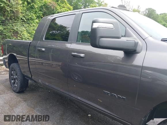 ✅ 2023 Ram 2500 Laramie • VIN: 3C6UR5NJ7PG523857 • Lot: 42289140. Wystawiony na IAAI z przebiegiem 49 130 mil. Bezpłatny archiwum sprzedaży aukcyjnych z USA i szczegółowy raport historii pojazdu na DreamBid. Zdjęcie 13.