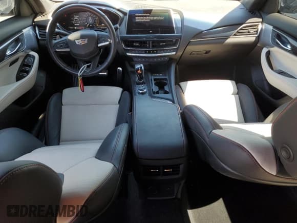 ✅ 2024 Cadillac CT5-V • VIN: 1G6DR5RW6R0129923 • Lot: 49929095. Wystawiony na Copart z przebiegiem 5 306 mil. Bezpłatny archiwum sprzedaży aukcyjnych z USA i szczegółowy raport historii pojazdu na DreamBid. Zdjęcie 8.