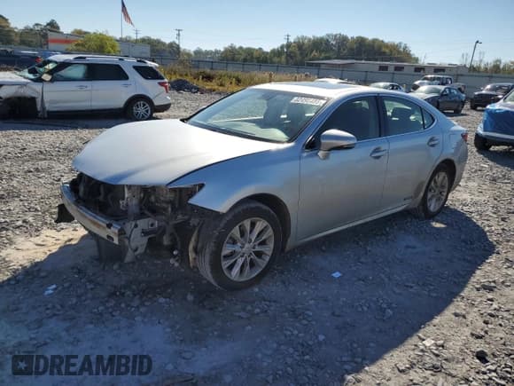 ✅ 2015 Lexus ES 300h • VIN: JTHBW1GG1F2098077 • Lot: 82495485. Wystawiony na Copart z przebiegiem 255 482 mil. Bezpłatny archiwum sprzedaży aukcyjnych z USA i szczegółowy raport historii pojazdu na DreamBid. Zdjęcie 1.