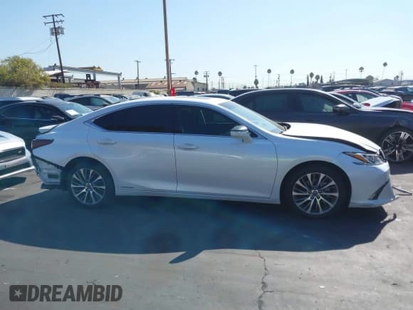 ✅ 2021 Lexus ES 300h • VIN: 58ADA1C15MU006002 • Lot: 43101315. Listed on IAAI with 69,704 mi. Free auction sales archive from the USA and detailed vehicle history report at DreamBid. Image 14.