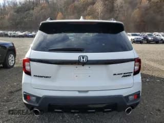 ✅ 2024 Honda Passport Black Edition • VIN: 5FNYF8H81RB013770 • Lot: 93642625. Wystawiony na Copart z przebiegiem Nie podano. Bezpłatny archiwum sprzedaży aukcyjnych z USA i szczegółowy raport historii pojazdu na DreamBid. Zdjęcie 6.