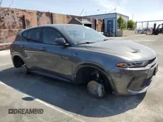 2024 Dodge Hornet R/T Plus z VIN ZACPDFDW8R3A09306, wystawiony jako Copart lot #54002945 z przebiegiem 11 694 mil mil oraz Szkoda całkowita • Salvage title. Historia ofert i sprzedaży dostępna na DreamBid. Obrazek 4.