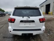 ✅ 2018 Toyota Sequoia SR5 • VIN: 5TDZY5G15JS070989 • Лот: 54205415. Опубликован ранее на Copart с пробегом 124 961 миль. Бесплатный доступ к архиву аукционных продаж из США и подробный отчёт об истории автомобиля на DreamBid. Изображение 6.