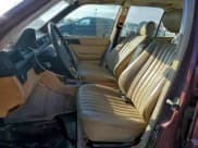 ✅ 1987 Mercedes-Benz 300 E • VIN: WDBEA30D8HA523603 • Lot: 94831025. Wystawiony na Copart z przebiegiem 146 106 mil. Bezpłatny archiwum sprzedaży aukcyjnych z USA i szczegółowy raport historii pojazdu na DreamBid. Zdjęcie 7.