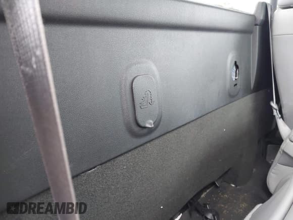 ✅ 2016 Chevrolet Silverado 1500 Work Truck • VIN: 1GCNKNEC1GZ213884 • Лот: 41298709. Опубликован ранее на IAAI с пробегом 50 414 миль. Бесплатный доступ к архиву аукционных продаж из США и подробный отчёт об истории автомобиля на DreamBid. Изображение 8.