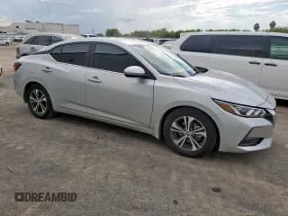 ✅ 2022 Nissan Sentra SV • VIN: 3N1AB8CV8NY221267 • Лот: 84277245. Опубликован ранее на Copart с пробегом 84 786 миль. Бесплатный доступ к архиву аукционных продаж из США и подробный отчёт об истории автомобиля на DreamBid. Изображение 4.