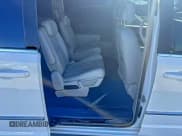 ✅ 2010 Chrysler Town & Country Touring Plus • VIN: 2A4RR8DX7AR382077 • Lot: 95217195. Wystawiony na Copart z przebiegiem 124 565 mil. Bezpłatny archiwum sprzedaży aukcyjnych z USA i szczegółowy raport historii pojazdu na DreamBid. Zdjęcie 6.